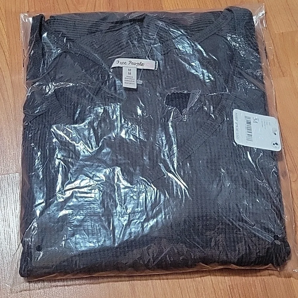 Free People Santa Clara Thermal in Black•M - Picture 7 of 10